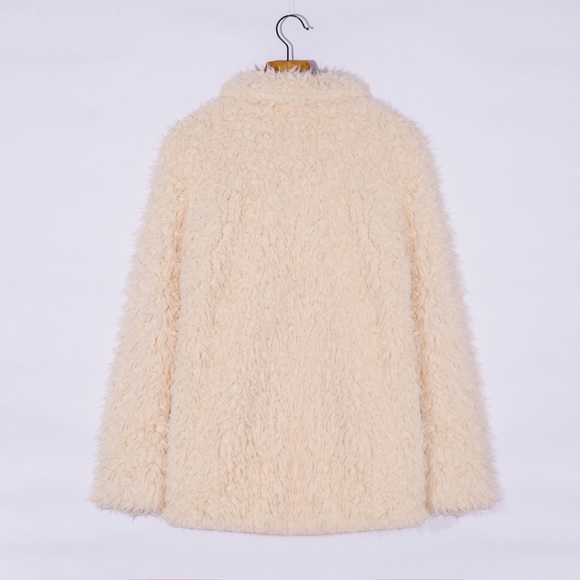 🌹Soft & Cozy Faux Fur Coat🌹 - Picture 6 of 7